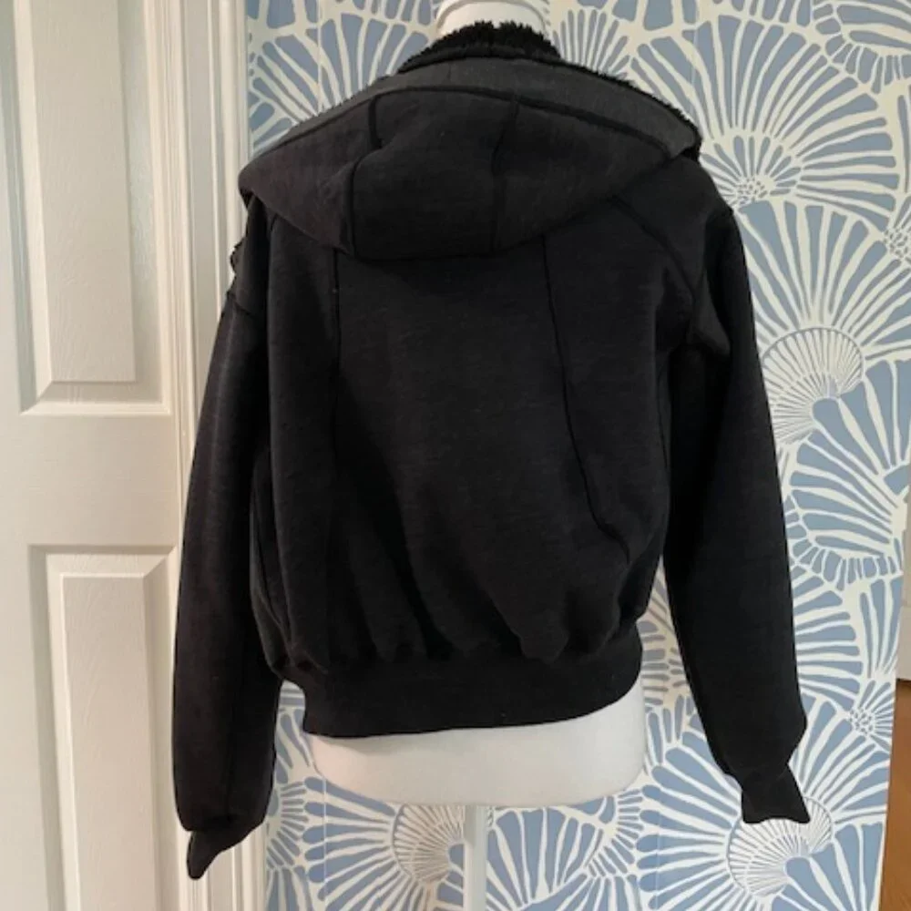 Lululemon Short&Sweet Reversible Sherpa Jacket Heathered Core/Black Size Small - Picture 4 of 8